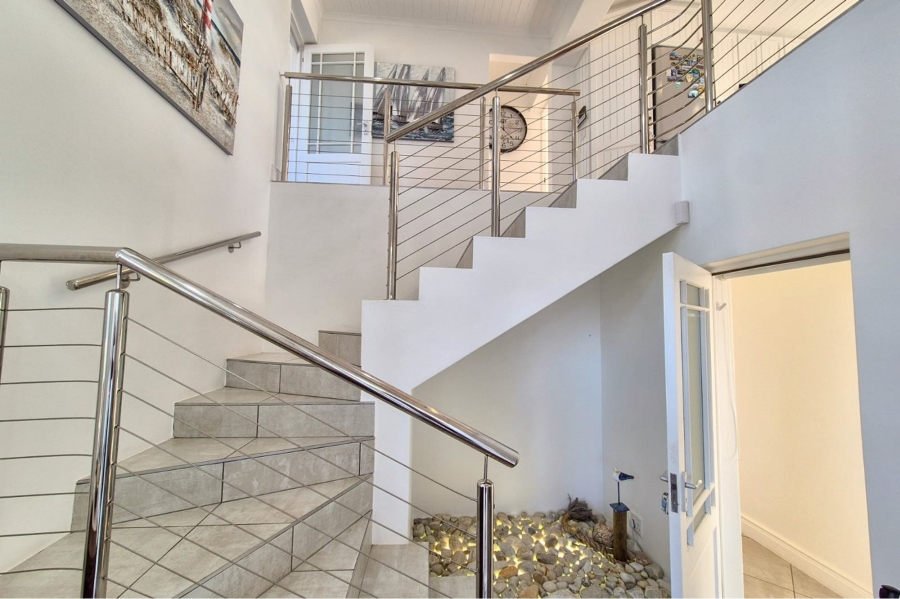 4 Bedroom Property for Sale in Oceanview Heights Western Cape
